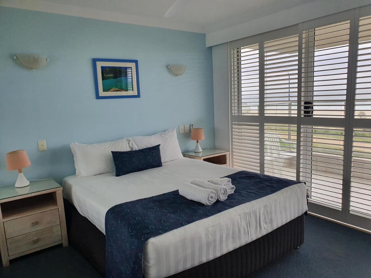 Pacific Surf Absolute Beachfront Apartments Gold Coast Exterior photo