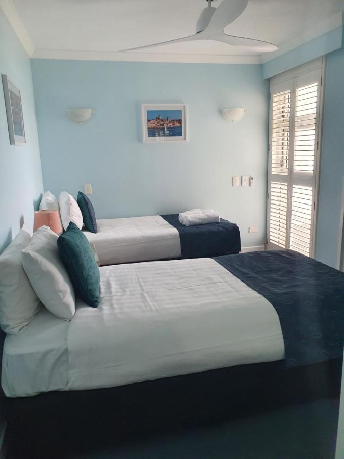 Pacific Surf Absolute Beachfront Apartments Gold Coast Exterior photo
