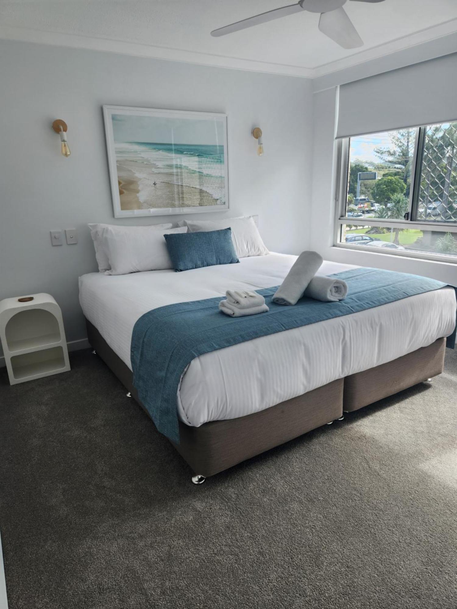 Pacific Surf Absolute Beachfront Apartments Gold Coast Exterior photo