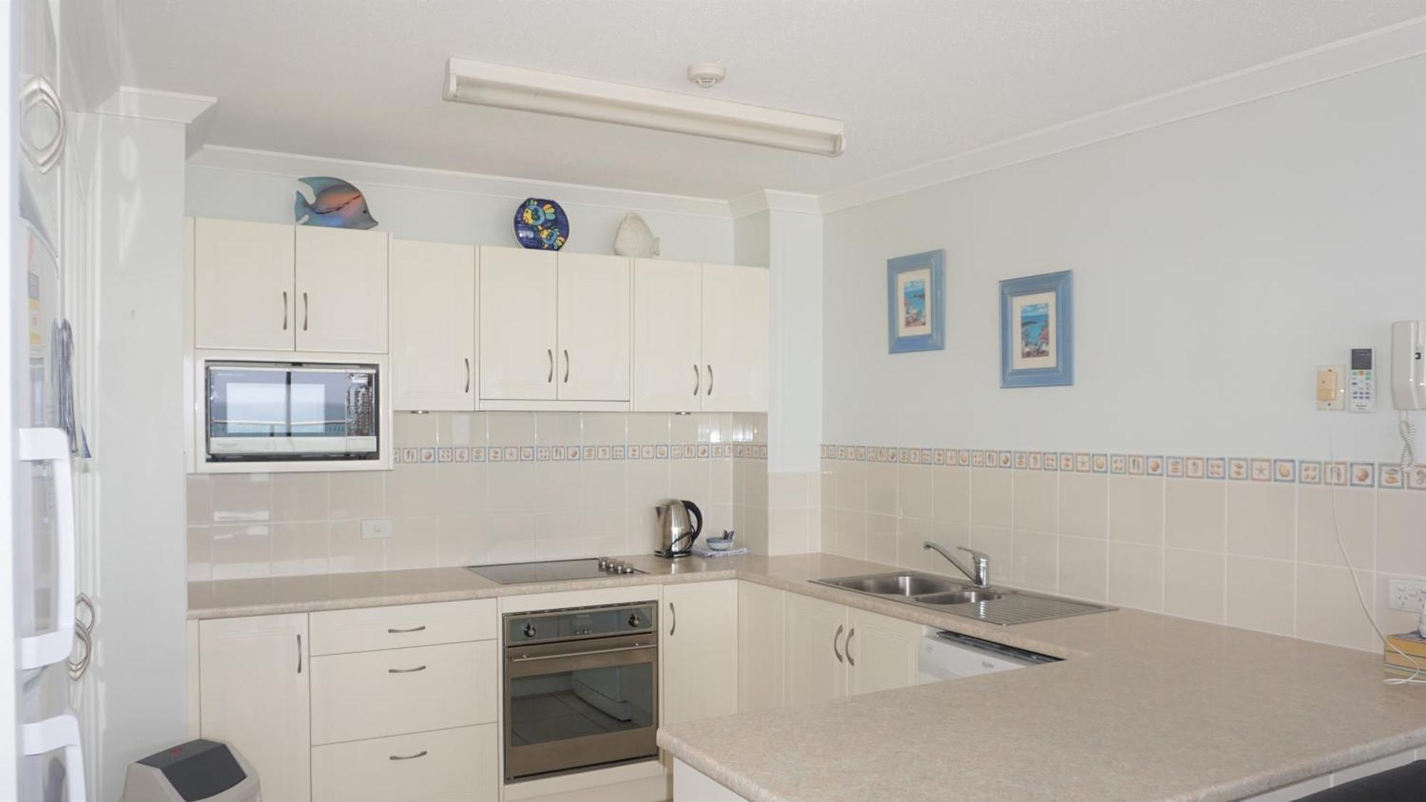 Pacific Surf Absolute Beachfront Apartments Gold Coast Exterior photo