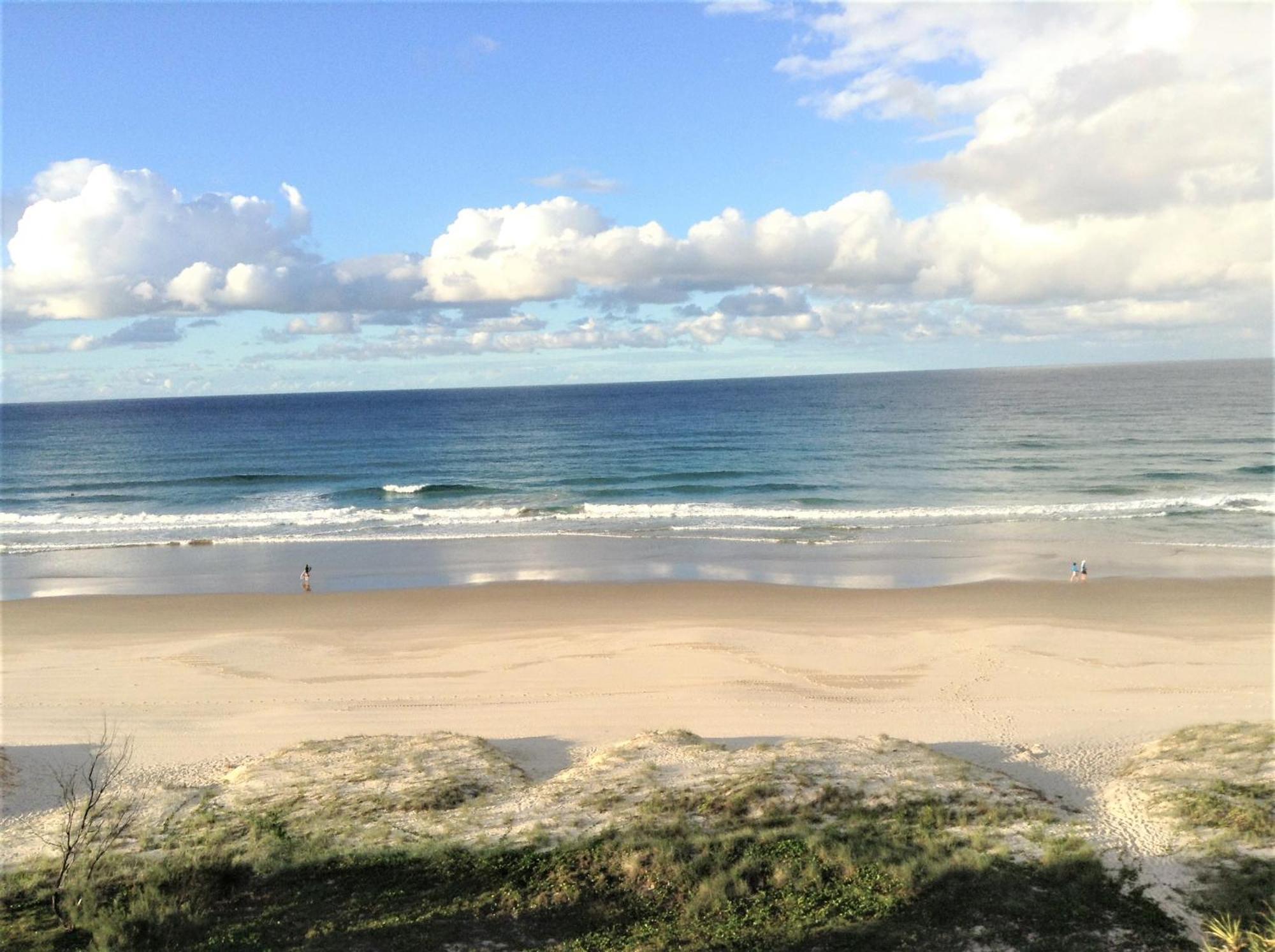 Pacific Surf Absolute Beachfront Apartments Gold Coast Exterior photo