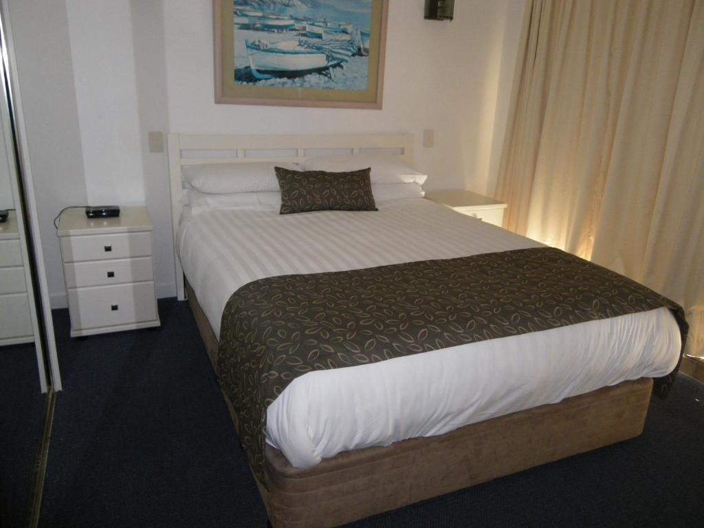 Pacific Surf Absolute Beachfront Apartments Gold Coast Room photo