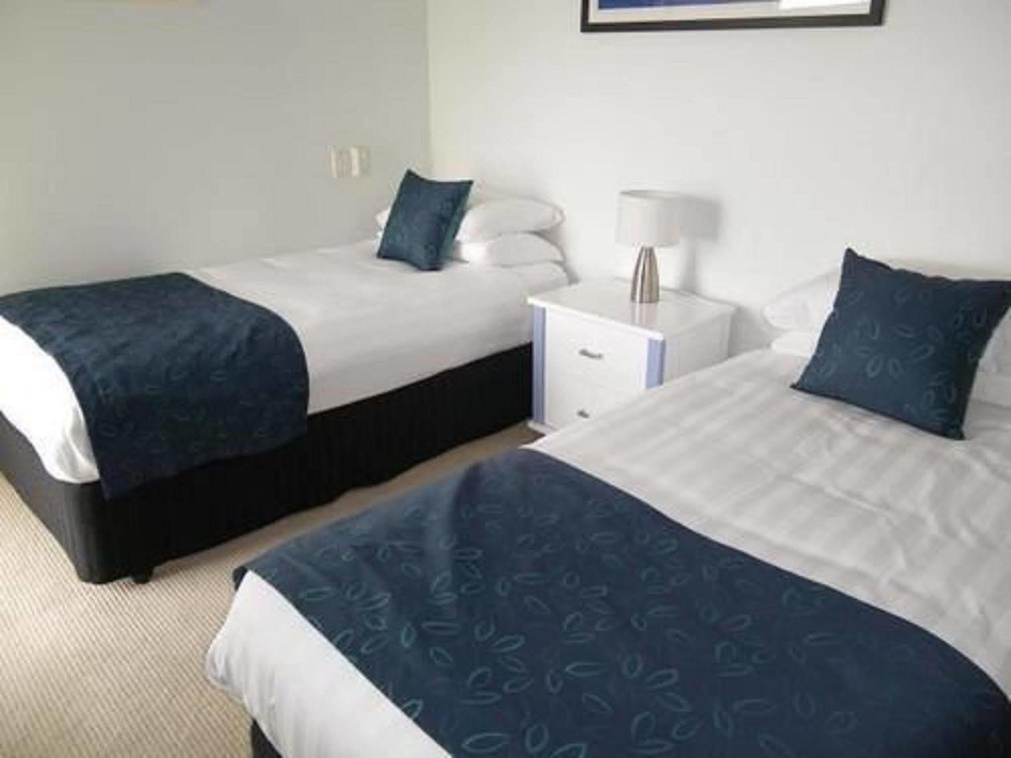 Pacific Surf Absolute Beachfront Apartments Gold Coast Exterior photo