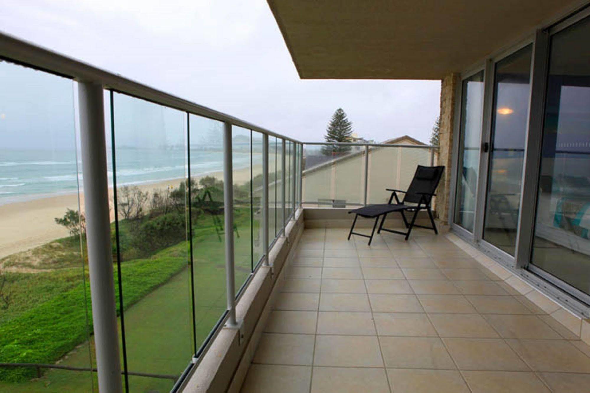 Pacific Surf Absolute Beachfront Apartments Gold Coast Exterior photo
